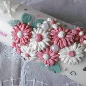 TAUFKERZE " Lilith "  mit Wachsblütenbouquet, Taube und Kreuz in rosa-weiss