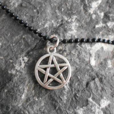 Pentagramm Halskette Kette Hexe gothic schwarze oder silberfarbene Kugelkette 