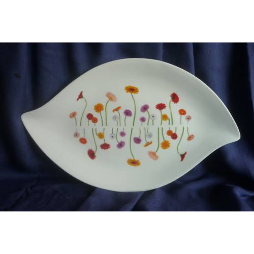 Besondere Platte mit Gerbera für Obst oder für Muffins, Wurst ,Käse oder Fleisch Handarbeit