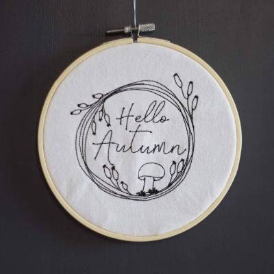 Stickdatei "Hello Autumn" in zwei Größen