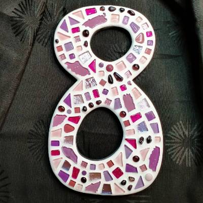 Hausnummer 8 MAXI = Der Riese mit Glasmosaik**handgefertigt**