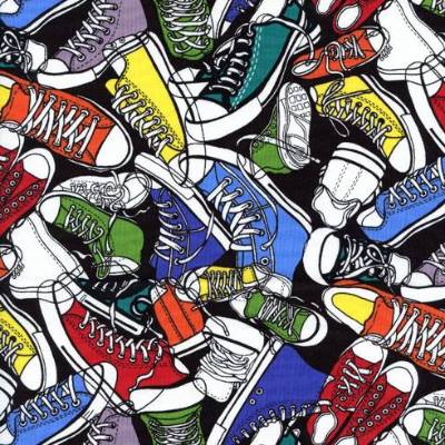 Patchworkstoff mit bunten Turnschuhen auf schwarz reine Baumwolle Patchwork Nähen Quilten
