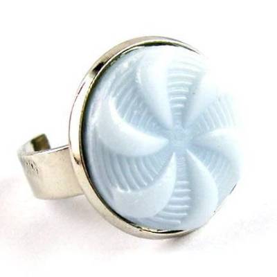 Upcycling - Ring zartblauer Wirbel