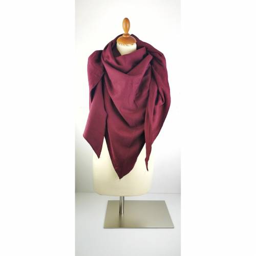 Großes, kuschliges Dreiecktuch / Schultertuch aus Strickjersey. Bordeauxrot