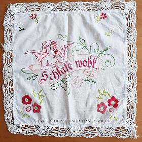 Handarbeit Deckchen Vintage handgestickt 50er Jahre Unikat Engel Schlaf wohl 32x32 cm mit 3 cm Spitze