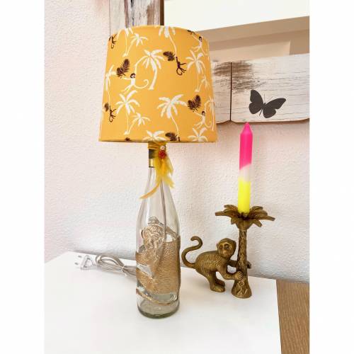 Affen Flaschenlampe mit gelbem Stofflampenschirm Affenmotiv