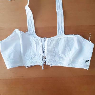 Vintage Still-BH Triumph 50er, weiß, Größe 90 – Schnürung & Knöpfe