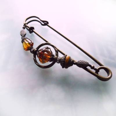 Kräftige Tuchnadel Bernstein Farben mit böhmischen Glasperlen, sehr große Bronze Schmucknadel Art Deco  N10-AB-18