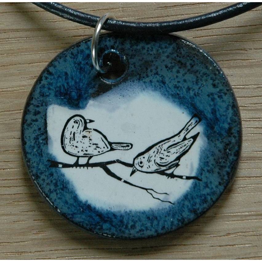 Orgineller Keramik Anhänger mit Singvögeln; Vögel, Tiere, Garten, Geschenk, Kette, Schmuck, Herren, Kinder, Damen, Mädch