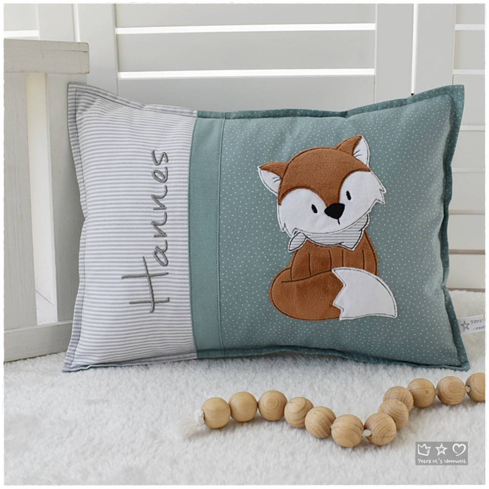 Fuchsnamens-/Kuschelkissen 30cmx40cm grau/grün/weiß, Doodlestickerei Fuchs und Wunschname