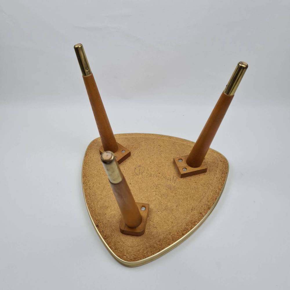 50er Jahre Tripod Blumenhocker - Kleiner Vintage Dreibein Tisch - Groe  Blumenbank mit grau wei marmorierter Platte