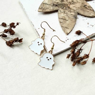 Ohrringe kleine Geister  | Halloween Schmuck aus Emaille & Edelstahl | Verspielte Ohrhänger