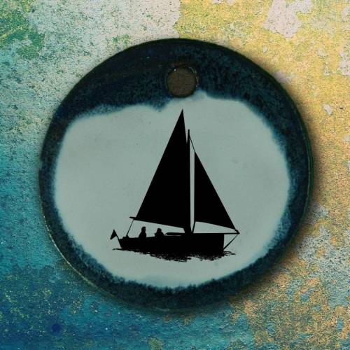 Orgineller Keramik Anhänger Segelschiff; Matrose Kapitän Urlaub Meer, Geschenk, Andenken Männer Frauen Kinder Kettenanhä