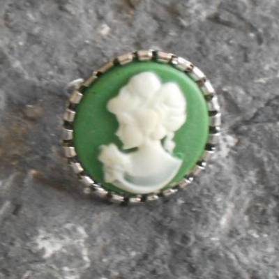 Rund grün  Ring Frauenporträt ONE SIZE