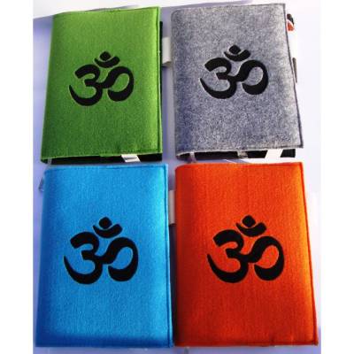 Kalenderhülle A5 Notizbuchhülle Filz 3mm OM bestickt – Geschenkidee Yoga, türkis orange grün grau