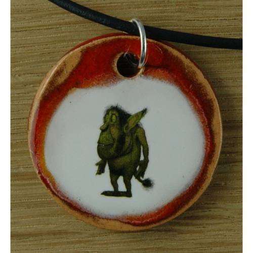 Orgineller Keramik Anhänger Troll; Gnom fantasy Schmuck, Kette Souvenir
