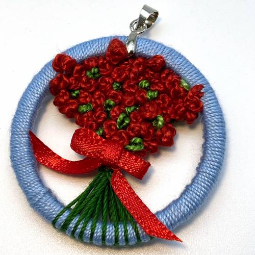 Exklusiver Zwirnknopf-Anhänger "Rosenstrauß"
