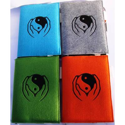 Kalenderhülle A5 Filz handgestickt OM Yoga – Notizbuchhülle orange grün türkis Geschenk