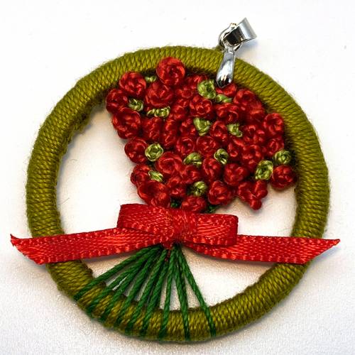 Exklusiver Zwirnknopf-Anhänger "Rosenstrauß"