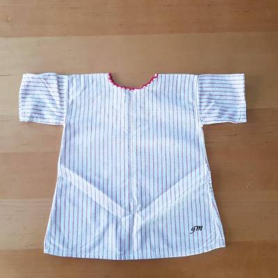 Baby Erstlingshemd von 1926 Handarbeit vintage, rot-weiß-gestreift