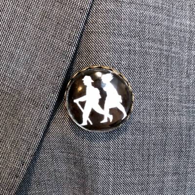 Wanderer Motiv Brosche Einzelstück