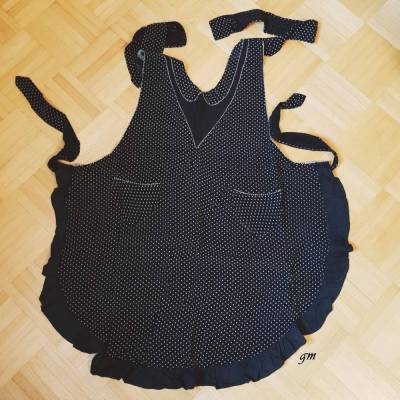 Vintage schwarze Schürze handgefertigt 50er/60er Jahre mit Latz – Retro Sonntagsschürze aus Baumwolle