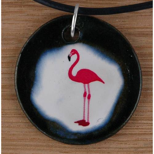Schöner Keramik Anhänger mit Flamingo. Schmuck, Kette, Vogel Vögel Afrika Zoo Tiere Halskette Kettenanhänger