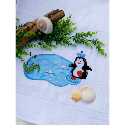 Doodle Stickdatei Pinguin im Wasser