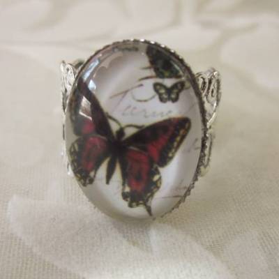Cabochon Ring mit Schmetterling Rot "Sonja" romantisch verschnörkelt Vintage Stil Geschenkidee 