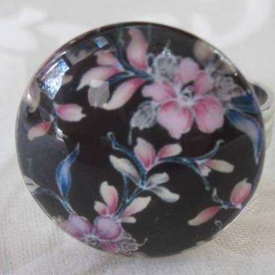 Cabochon Ring Blumen Motiv Rosa Schwarz "Jolie" Geschenkidee für Frauen