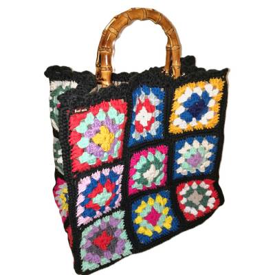 Granny-Square-Tasche handgehäkelt mit Baumwollgarn, Bambusgriffen & Jutefutter – Trendige Tasche 30x30x19 cm