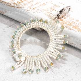 lässiger beadwork anhänger, kettenanhänger, weiß grün, geschenk weihnachten