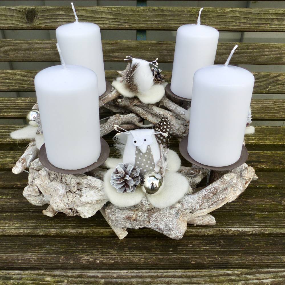Adventskranz aus Teib-Holz mit Eulen in Weiß-Silber