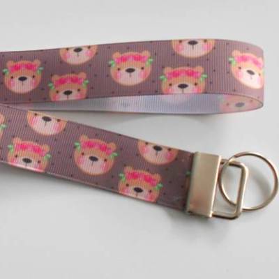 Schlüsselband Bär mit Blumen – kawaii Schlüsselanhänger aus Polyester, 39 cm, einseitig bedruckt