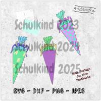Plotterdatei - Schulkind 2023-2025 - Einschulung - SVG - DXF - PNG - Jpeg - Schultüte Zuckertüte -i-Dötzchen - Postkarte