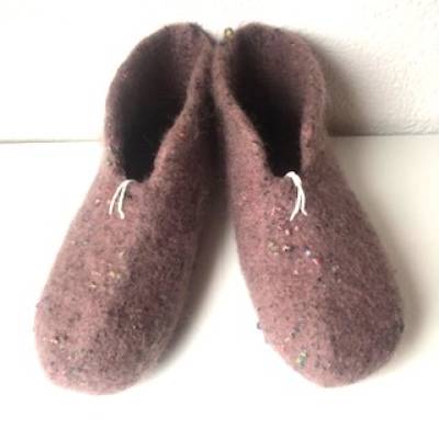 Filzhausschuhe - warme Puschen - gestrickte Hausschuhe - Farbe Mauve mit Metalliceffekt