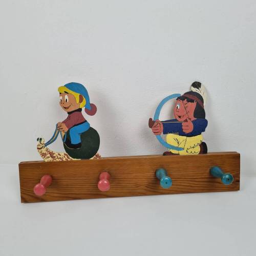 Kinderzimmer Garderobe - Laubsägearbeit aus den 70ern