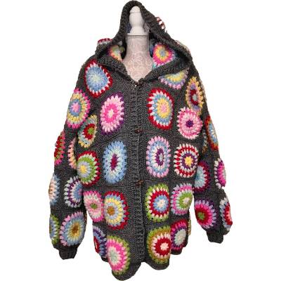 Handgehäkelter Granny Cardigan Hoody Bunt XL/XXL Holzknöpfe Acryl-Merino 140cm – PlusSize