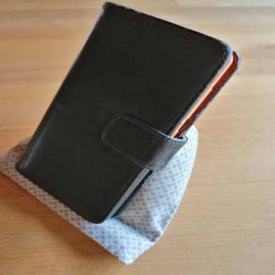 Handysitzsack aus 100% Baumwollstoff genäht in beige mit grauen und braunen Kreisen und Quadraten kaufen