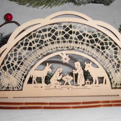 Kleiner Schwibbogen mit Klöppelspitze in beige Handarbeit traditionell Weihnachten Motiv Krippe/Christi Geburt