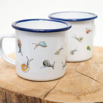 Emaille-Tasse mit kleinen Schnecken, Geschenk Tasse für Garten-Freunde, Emaille-Tasse Garten, personalisierbar