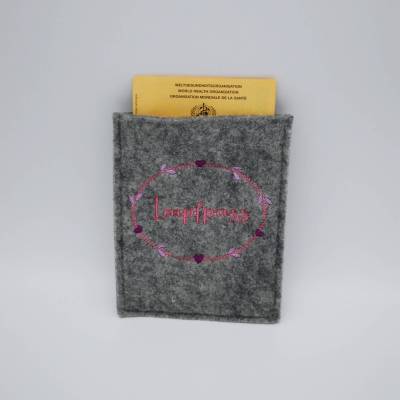 Impfpasshülle, Schutzhülle für den Impfpass bestickt aus Filz "Herzrahmen" personalisierbar Weihnachtsgeschenk F