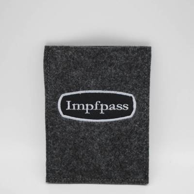 Impfpasshülle, Schutzhülle für den Impfpass bestickt "schlicht" aus Filz personalisierbar mit Namen für Männer,