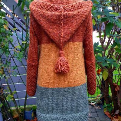 Strickmantel aus Islandwolle im Mustermix und Kapuze***Herbstfarben**L