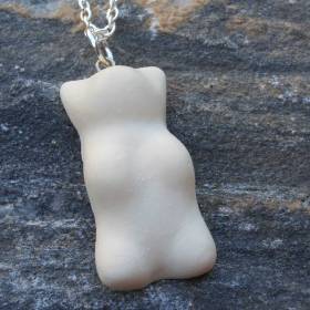 Kawaii Halskette mit weißer Schokolade Bär – süßer Candyschmuck aus Polymer Clay