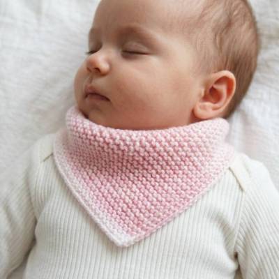 Babyhalstuch gestrickt – Rosa Weiß – Spucktuch & Lätzchen für Babys – Handarbeit mit Knopfverschluss
