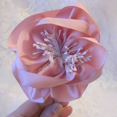 Festlicher Haarreif in Rosa mit romantischer Taftblume "Rose"