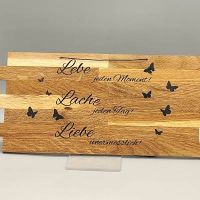 Holzschild mit Spruch "Lebe, Lache, Liebe"