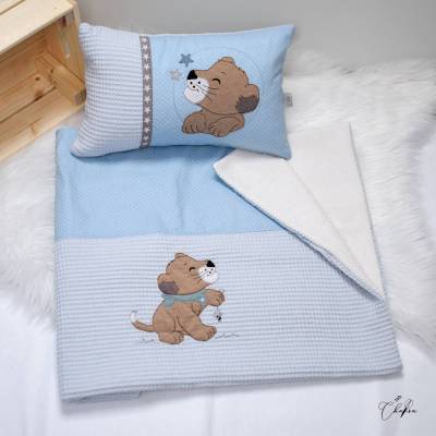 Babydecke & Namenskissen, Stickdatei Löwe, Blau, personalisiert mit Name, Geschenk Geburt Junge, Kuscheldecke