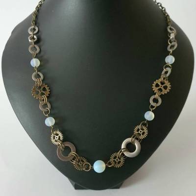 Steampunk Collier Kette aus Opal Perlen / Upcycling Schmuck aus Muttern und Unterlegscheiben/ Handgemachtes Unikat 